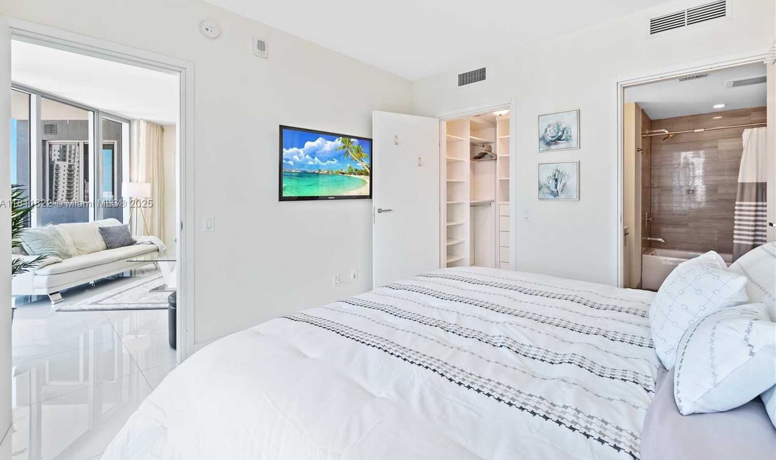 Small Image of 1300 BRICKELL BAY DR #3607, Miami Number 16