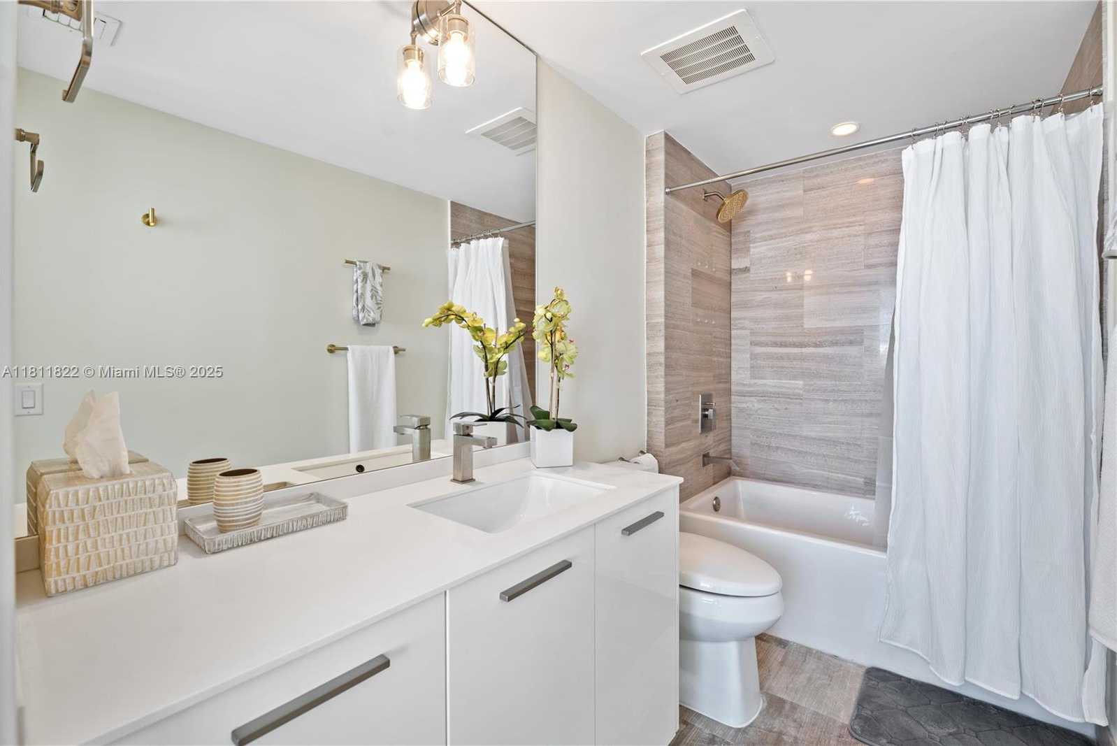 Small Image of 1300 BRICKELL BAY DR #3607, Miami Number 25