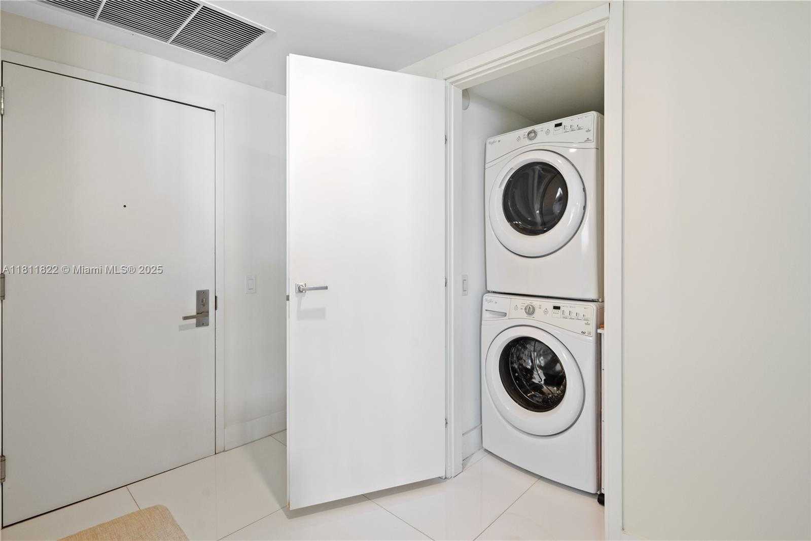 Small Image of 1300 BRICKELL BAY DR #3607, Miami Number 9