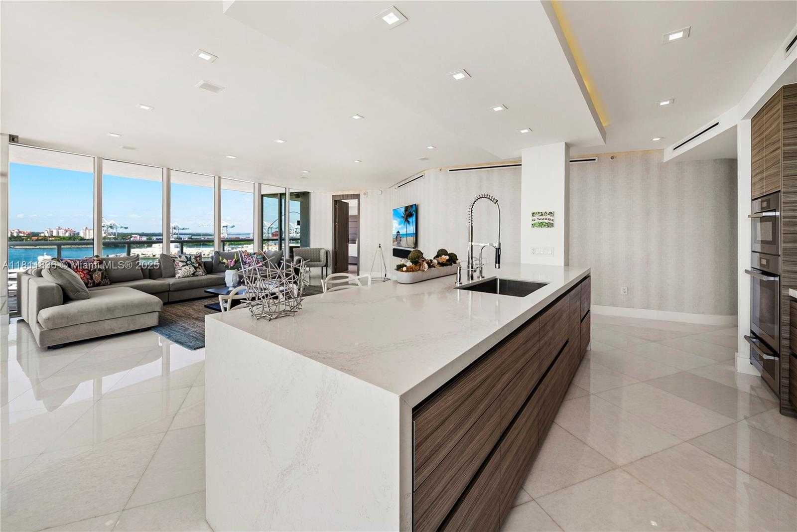 Small Image of 450 ALTON RD #1007, Miami Beach Number 2