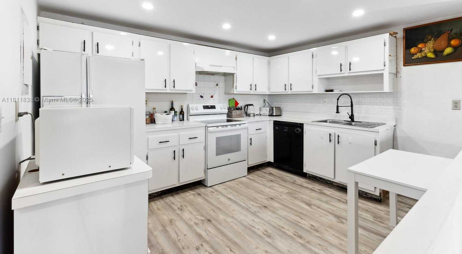 Small Image of 1901 BRICKELL AVE #B2413, Miami Number 11