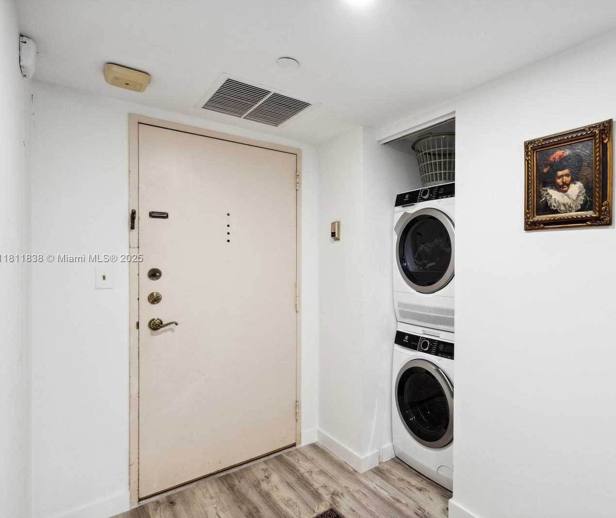 Small Image of 1901 BRICKELL AVE #B2413, Miami Number 13