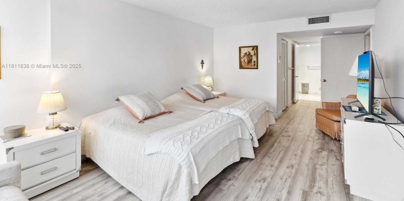 Small Image of 1901 BRICKELL AVE #B2413, Miami Number 17