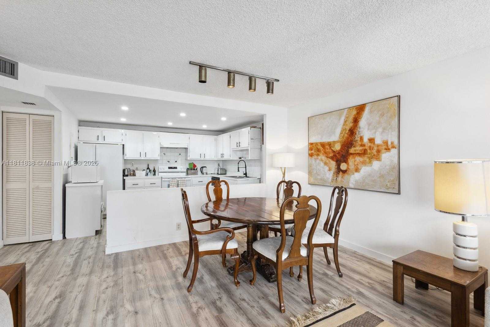 Small Image of 1901 BRICKELL AVE #B2413, Miami Number 3