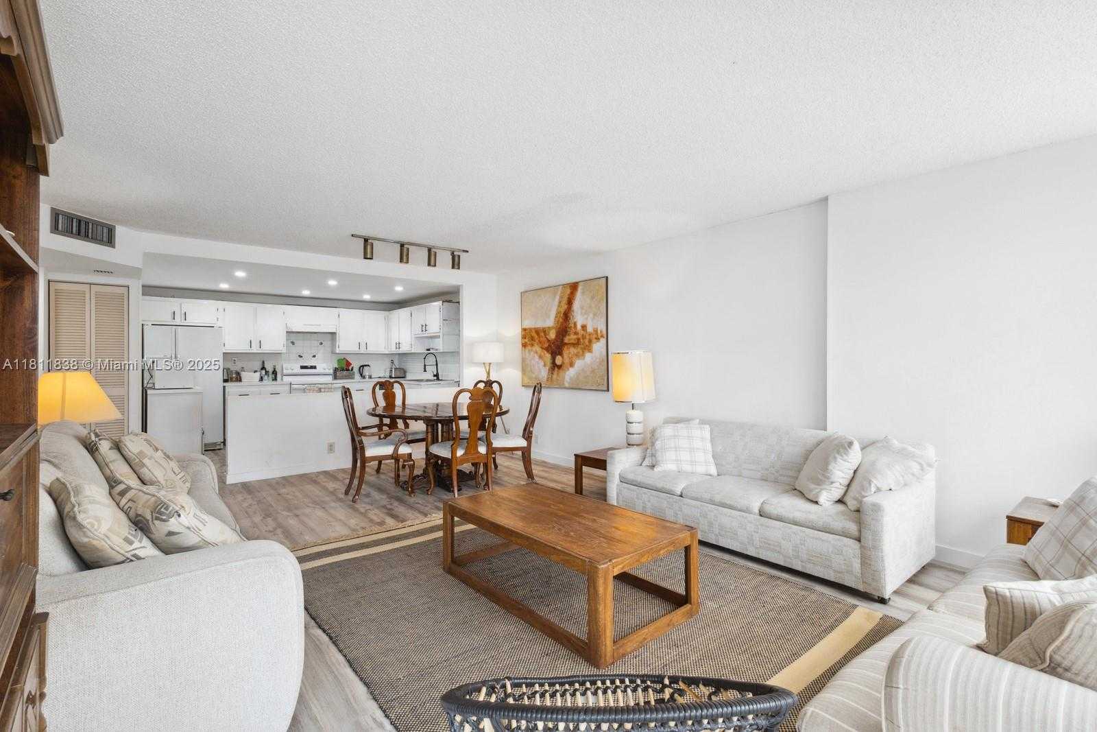 Small Image of 1901 BRICKELL AVE #B2413, Miami Number 5