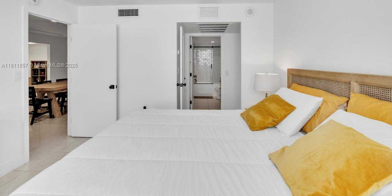 Small Image of 5701 COLLINS AVE #712, Miami Beach Number 12