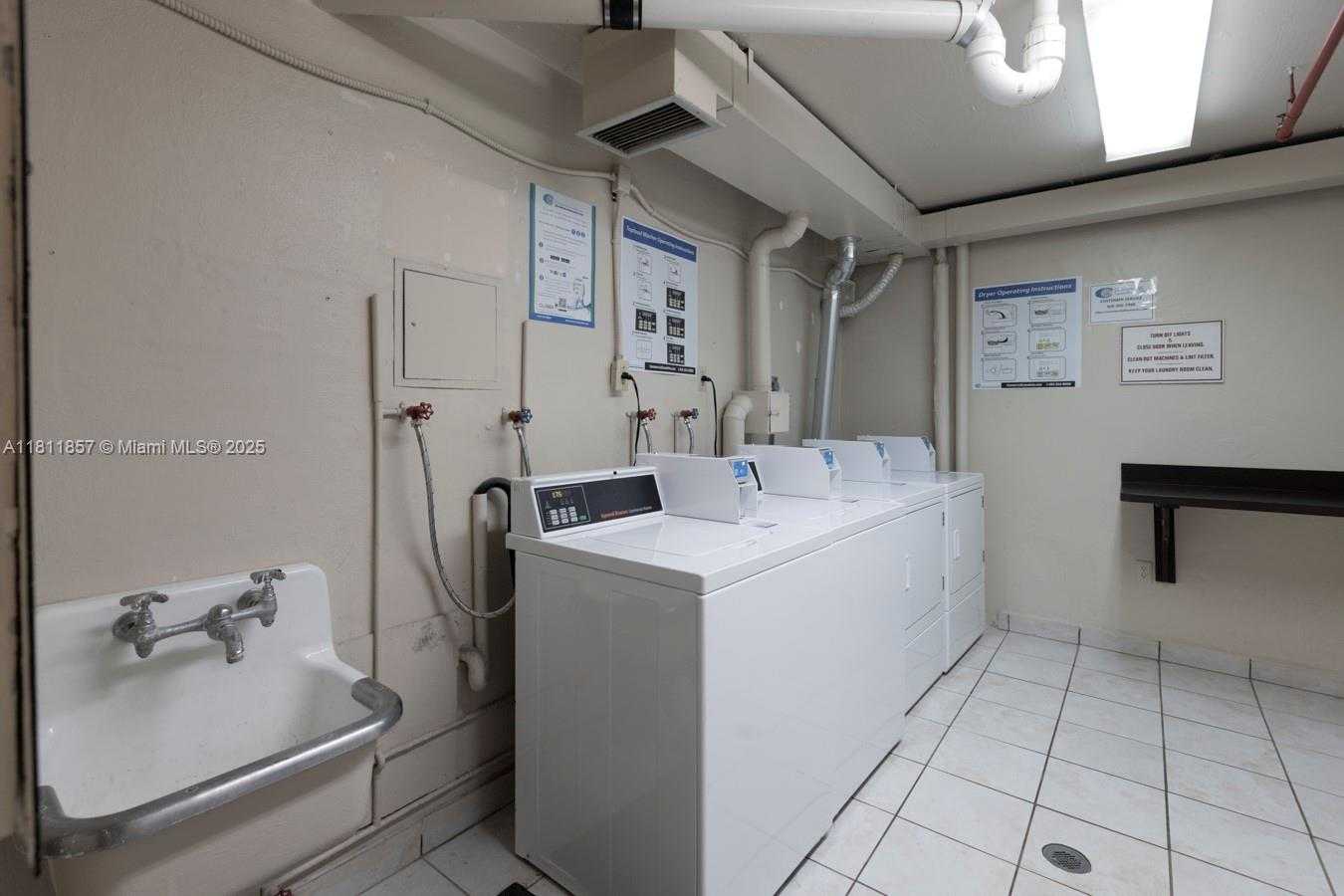 Small Image of 5701 COLLINS AVE #712, Miami Beach Number 20