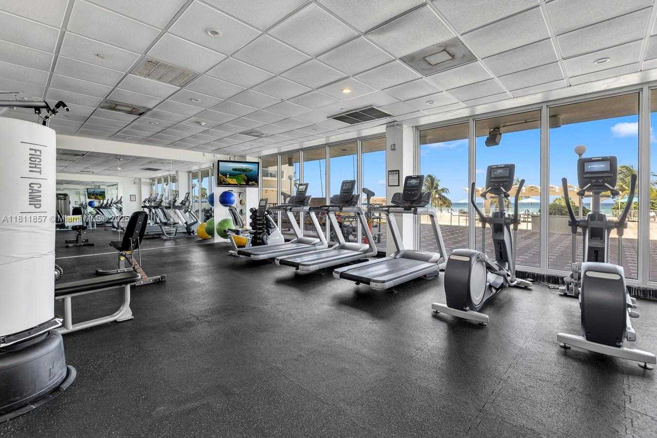Small Image of 5701 COLLINS AVE #712, Miami Beach Number 25