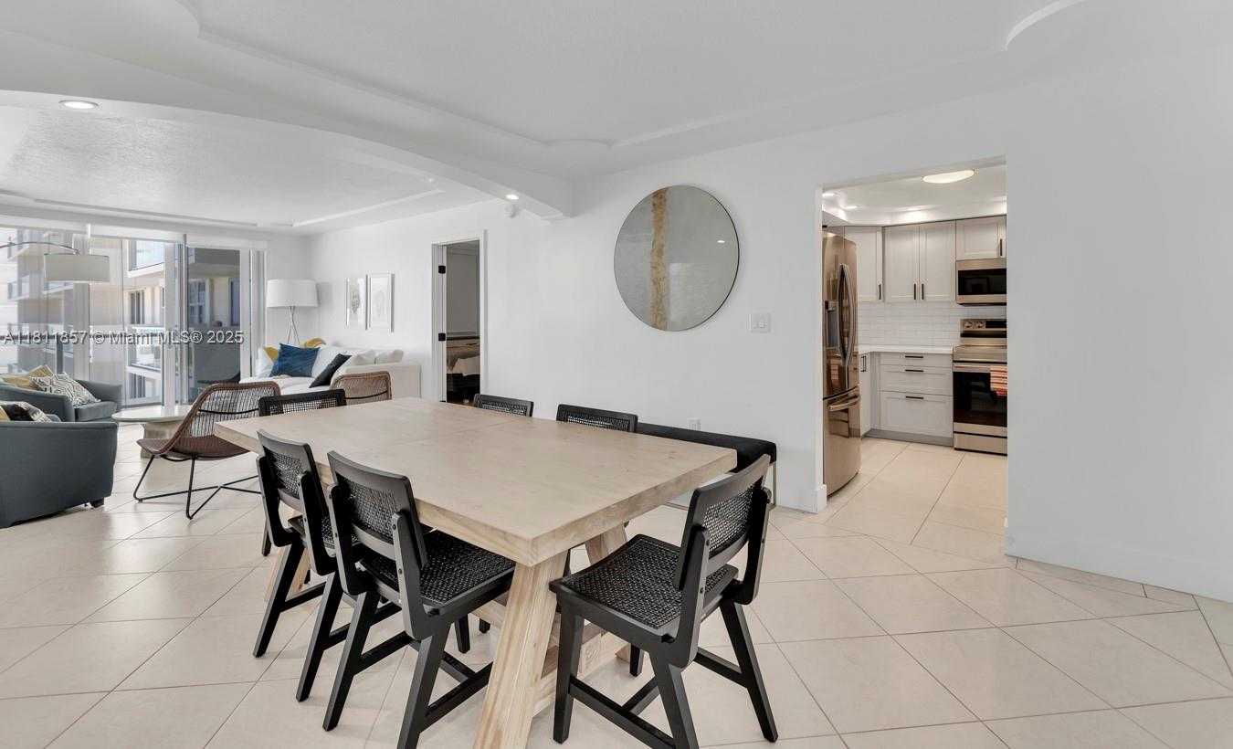 Small Image of 5701 COLLINS AVE #712, Miami Beach Number 8