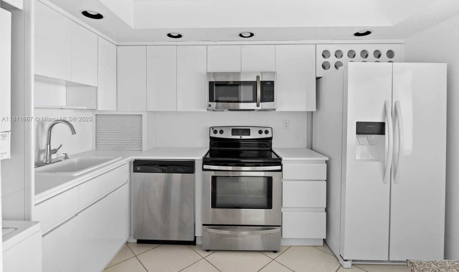 Small Image of 1865 BRICKELL AVE #A1204, Miami Number 16