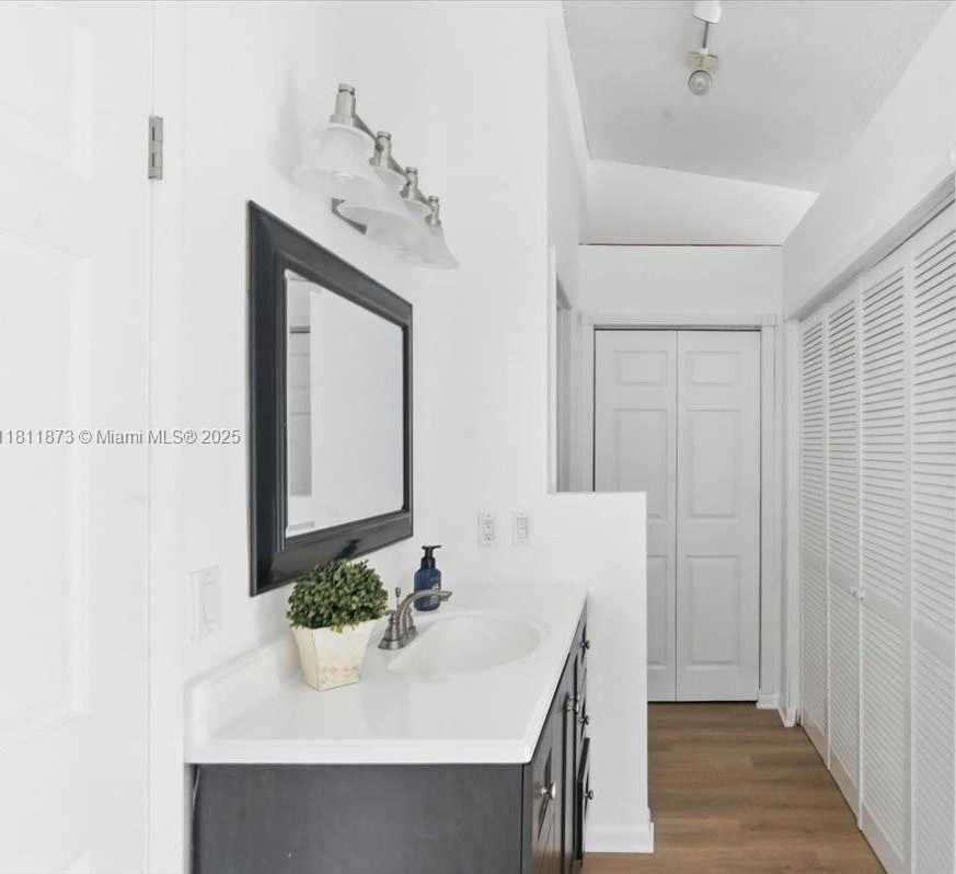 Small Image of 4225 NORTH WEST 76TH AVE, Davie Number 20