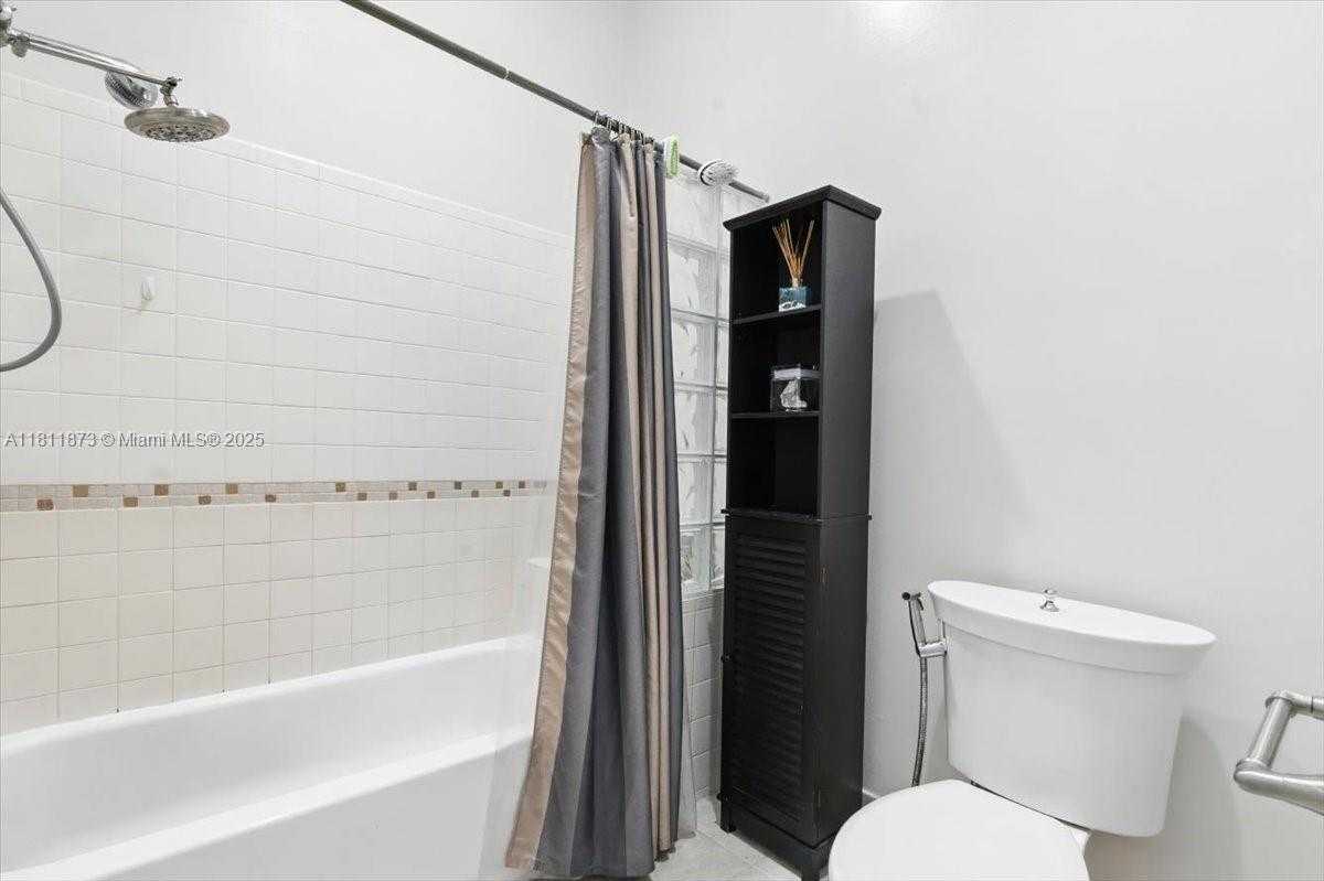 Small Image of 4225 NORTH WEST 76TH AVE, Davie Number 22