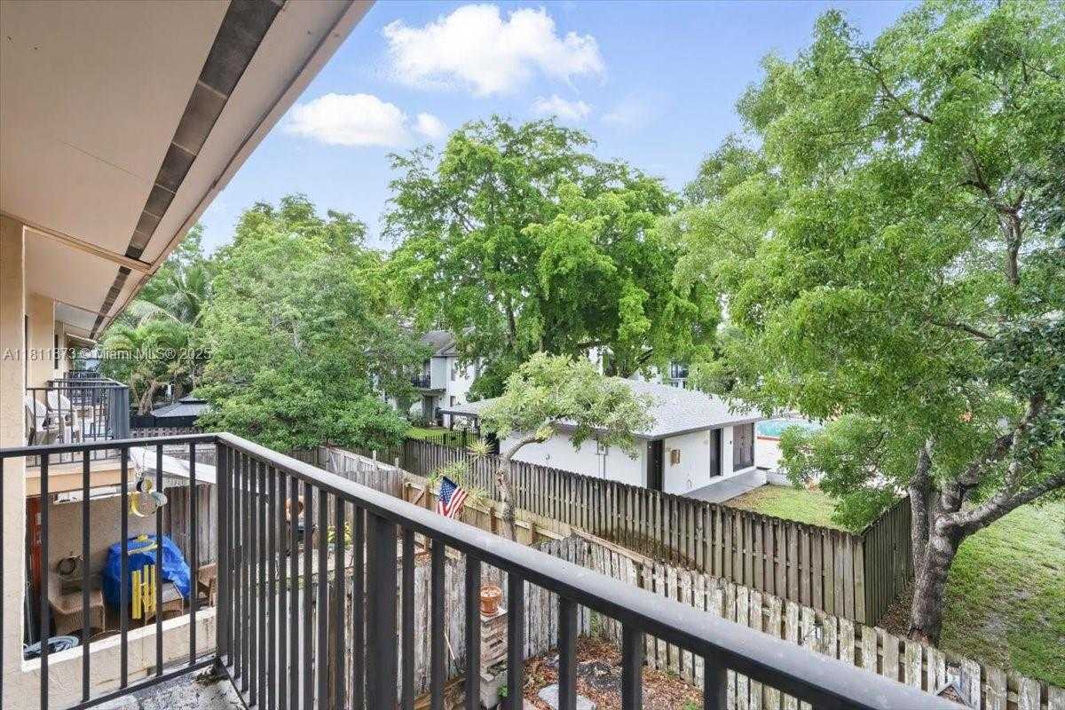 Small Image of 4225 NORTH WEST 76TH AVE, Davie Number 23