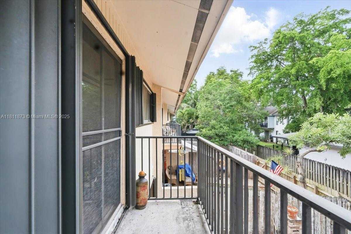 Small Image of 4225 NORTH WEST 76TH AVE, Davie Number 24
