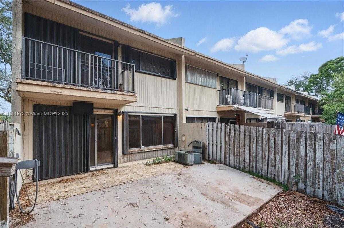 Small Image of 4225 NORTH WEST 76TH AVE, Davie Number 32