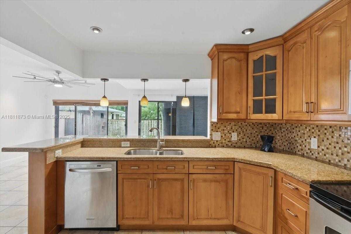 Small Image of 4225 NORTH WEST 76TH AVE, Davie Number 6
