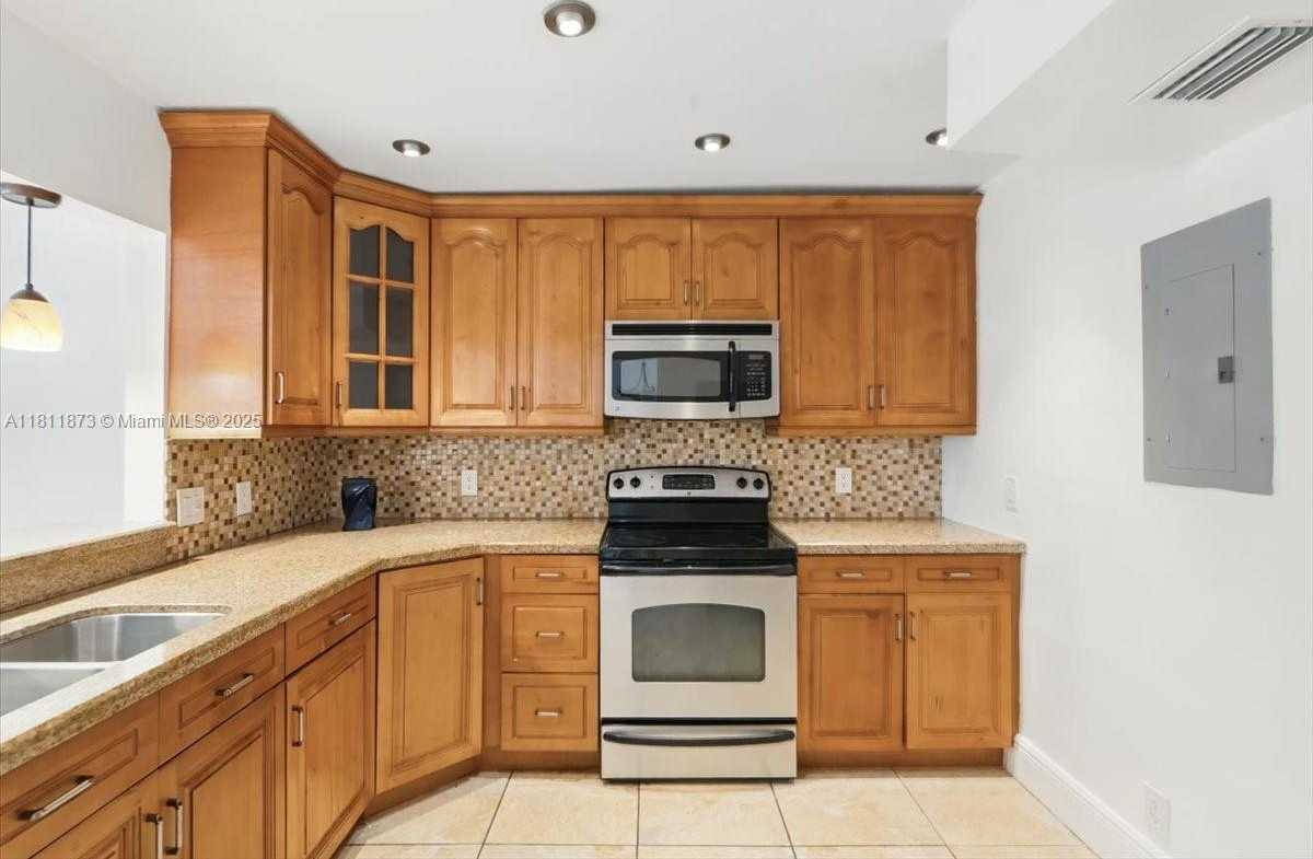 Small Image of 4225 NORTH WEST 76TH AVE, Davie Number 7