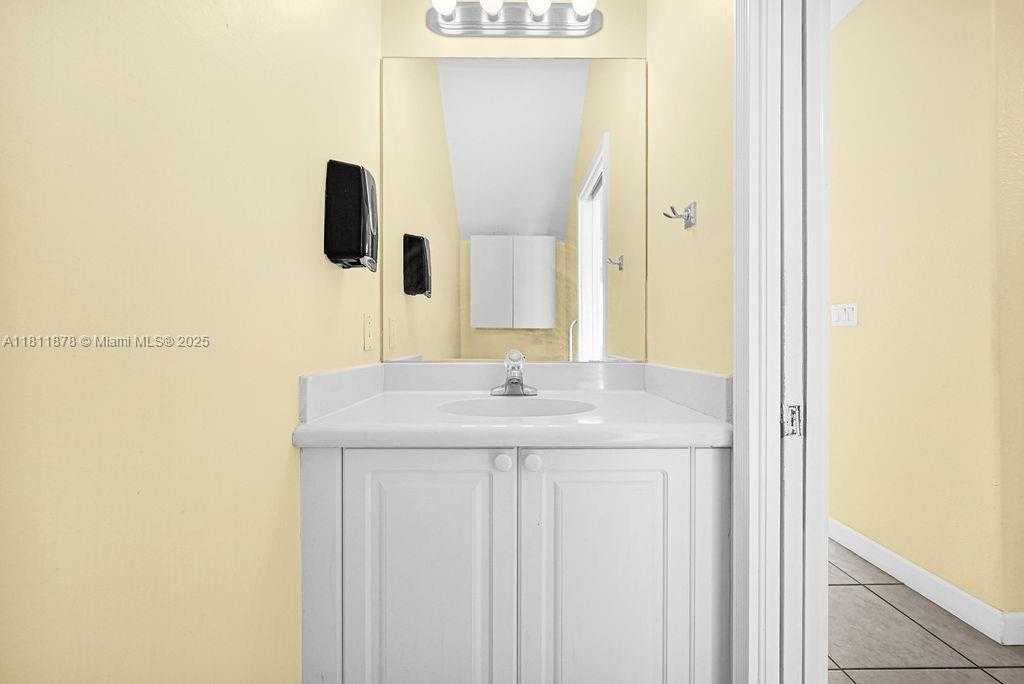 Small Image of 5440 107TH AVE #204, Doral Number 15