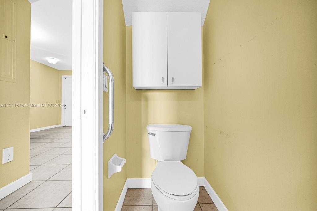 Small Image of 5440 107TH AVE #204, Doral Number 16