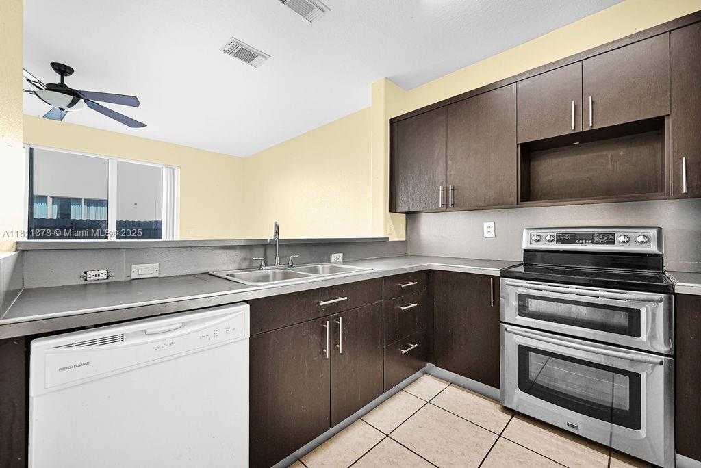 Small Image of 5440 107TH AVE #204, Doral Number 17