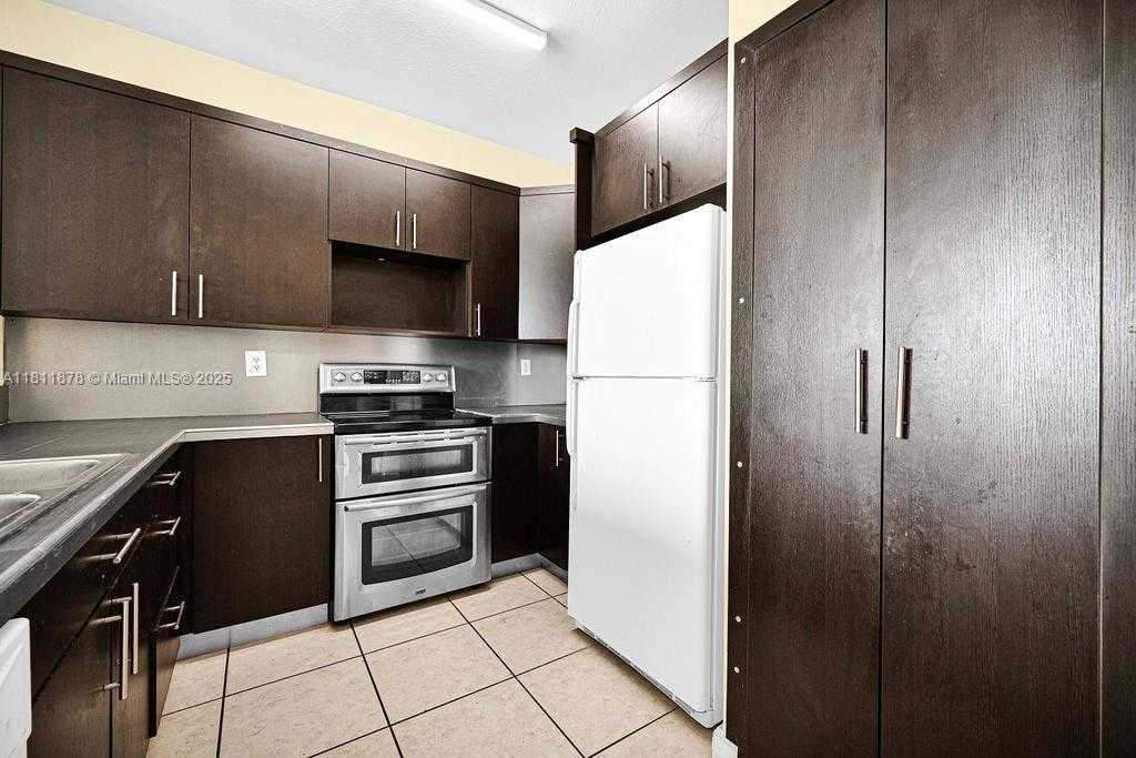 Small Image of 5440 107TH AVE #204, Doral Number 19