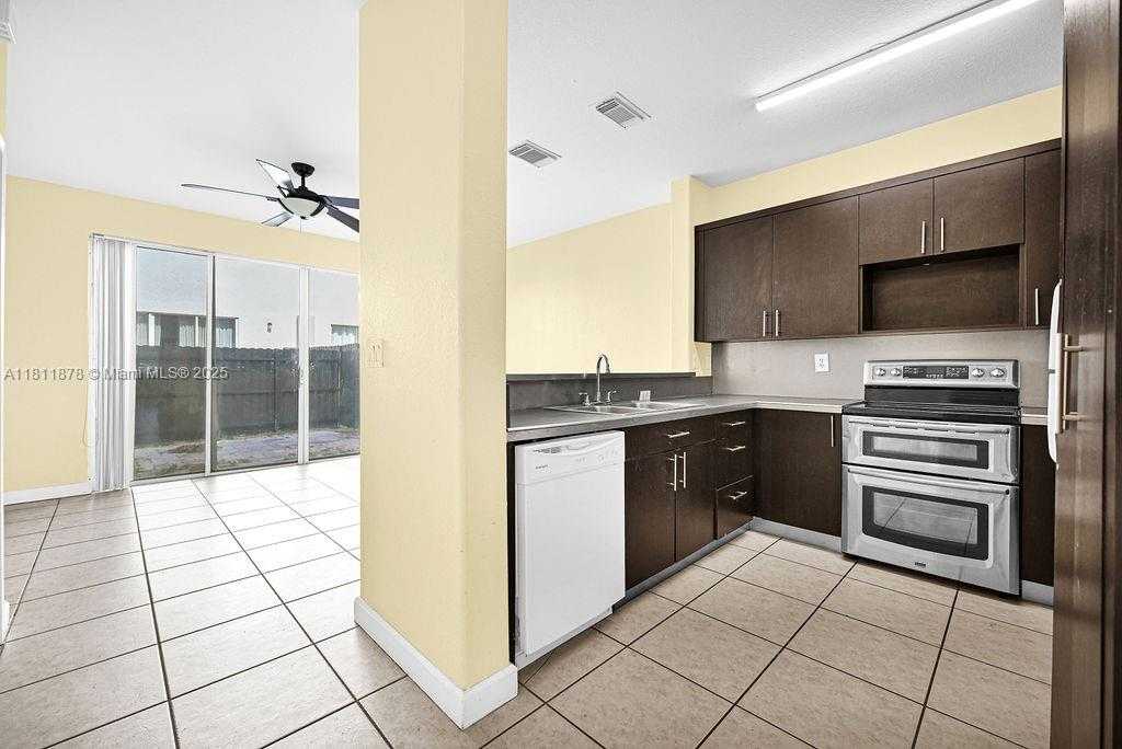 Small Image of 5440 107TH AVE #204, Doral Number 21