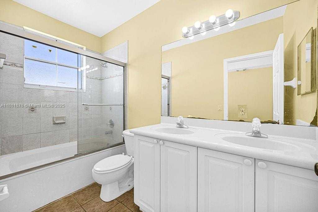 Small Image of 5440 107TH AVE #204, Doral Number 32