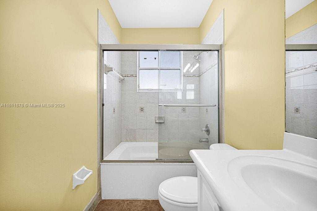 Small Image of 5440 107TH AVE #204, Doral Number 33