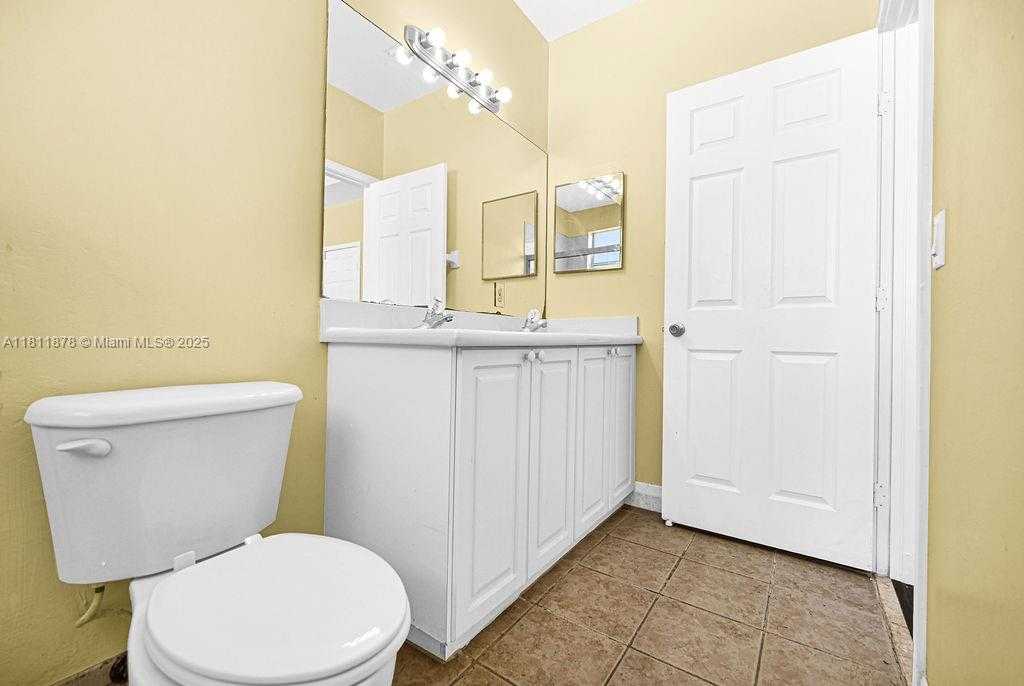 Small Image of 5440 107TH AVE #204, Doral Number 34