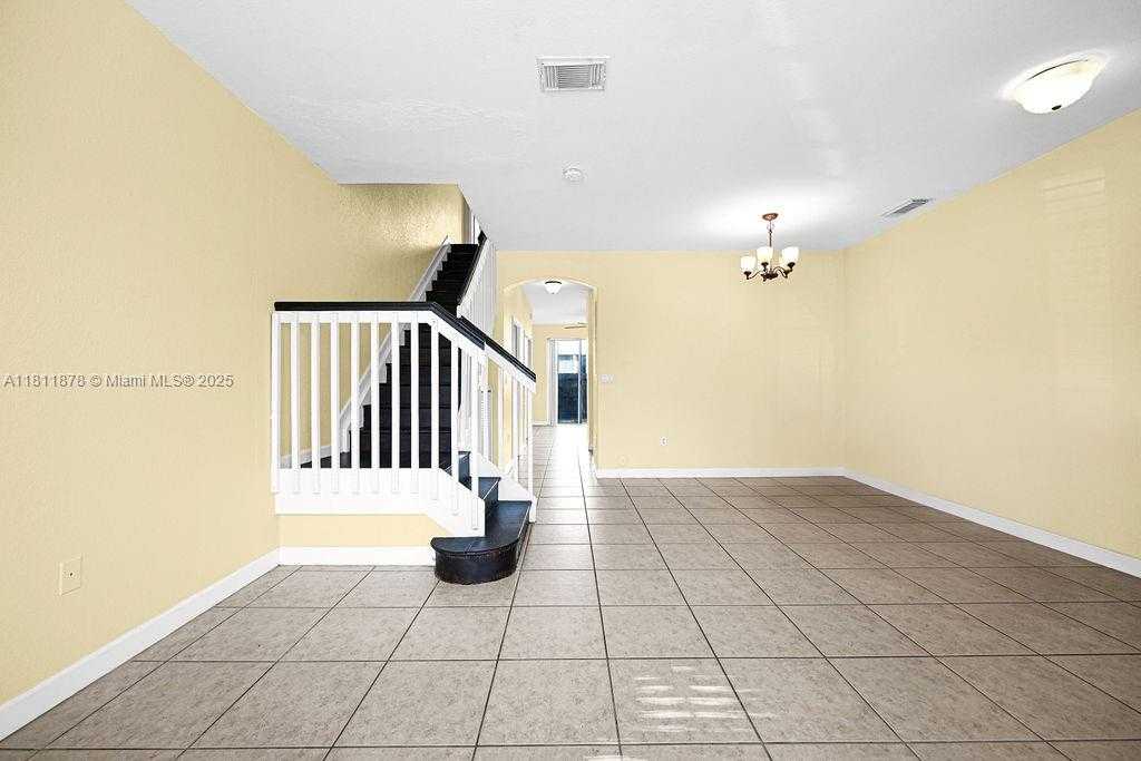 Small Image of 5440 107TH AVE #204, Doral Number 9
