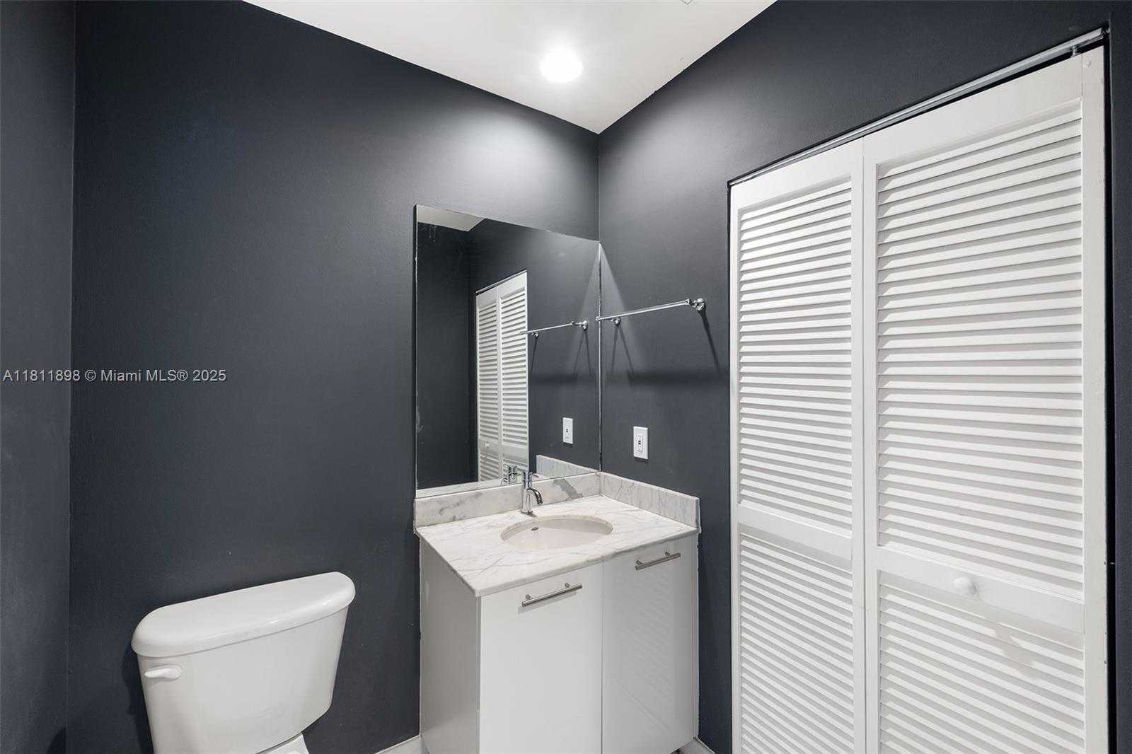 Small Image of 950 BRICKELL BAY DR #200, Miami Number 12