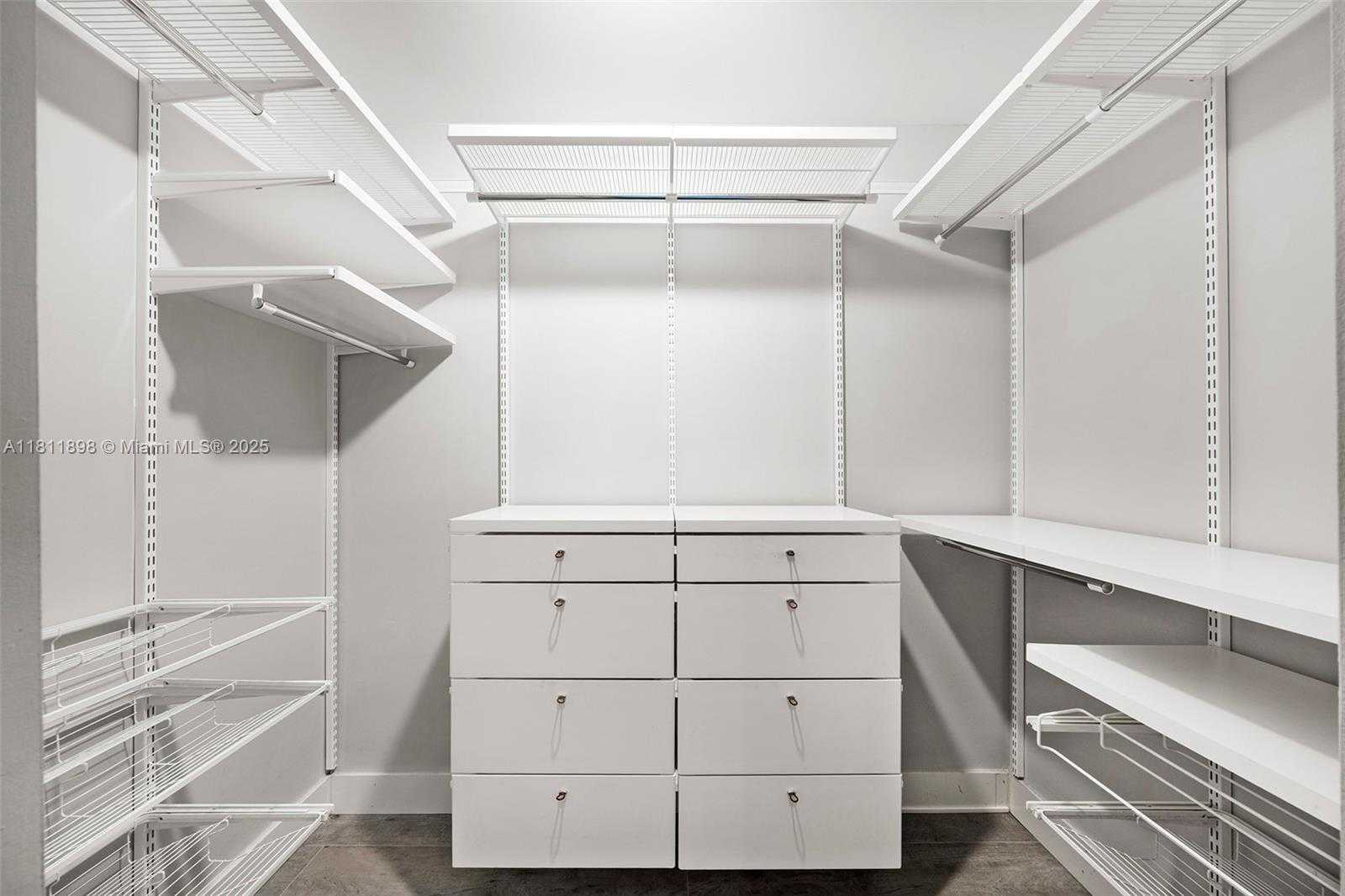 Small Image of 950 BRICKELL BAY DR #200, Miami Number 16
