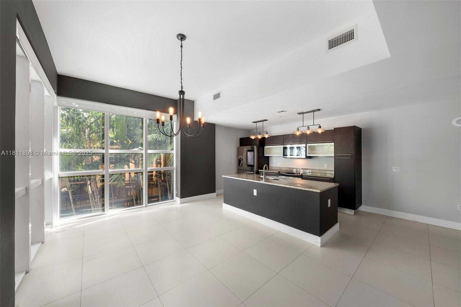Small Image of 950 BRICKELL BAY DR #200, Miami Number 2