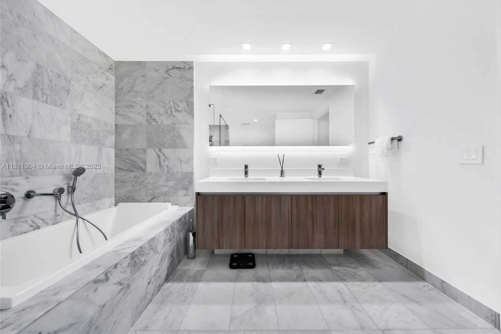 Small Image of 401 NORTH BIRCH RD #1100, Fort Lauderdale Number 32