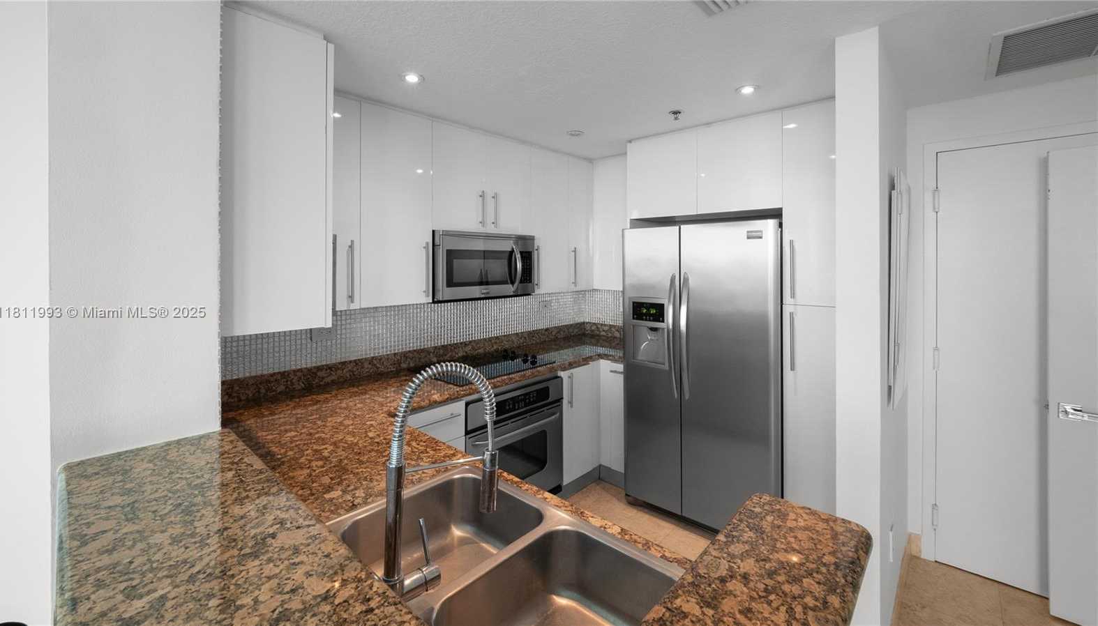 Small Image of 6515 COLLINS AVE #605, Miami Beach Number 35