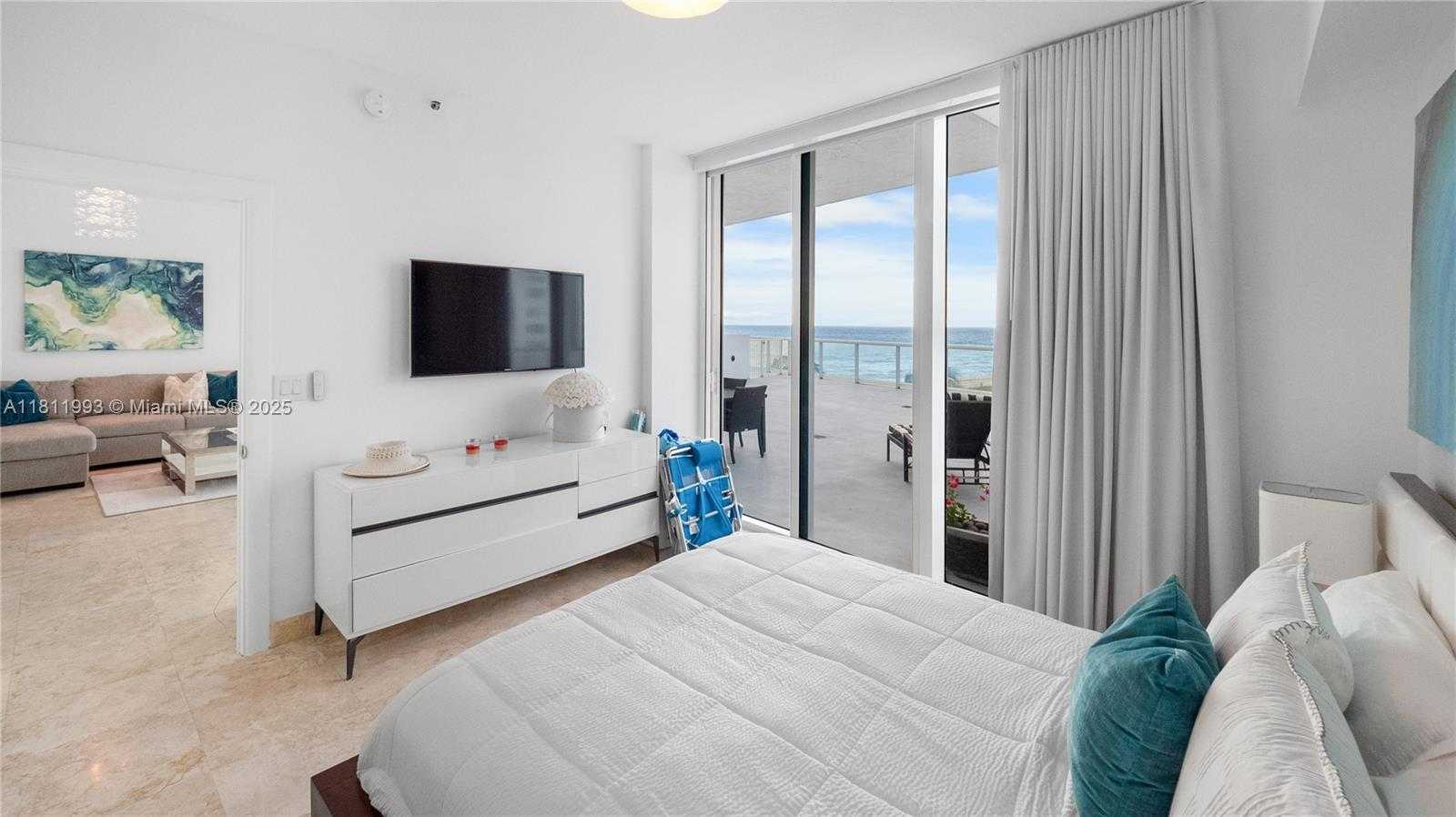 Small Image of 6515 COLLINS AVE #605, Miami Beach Number 4