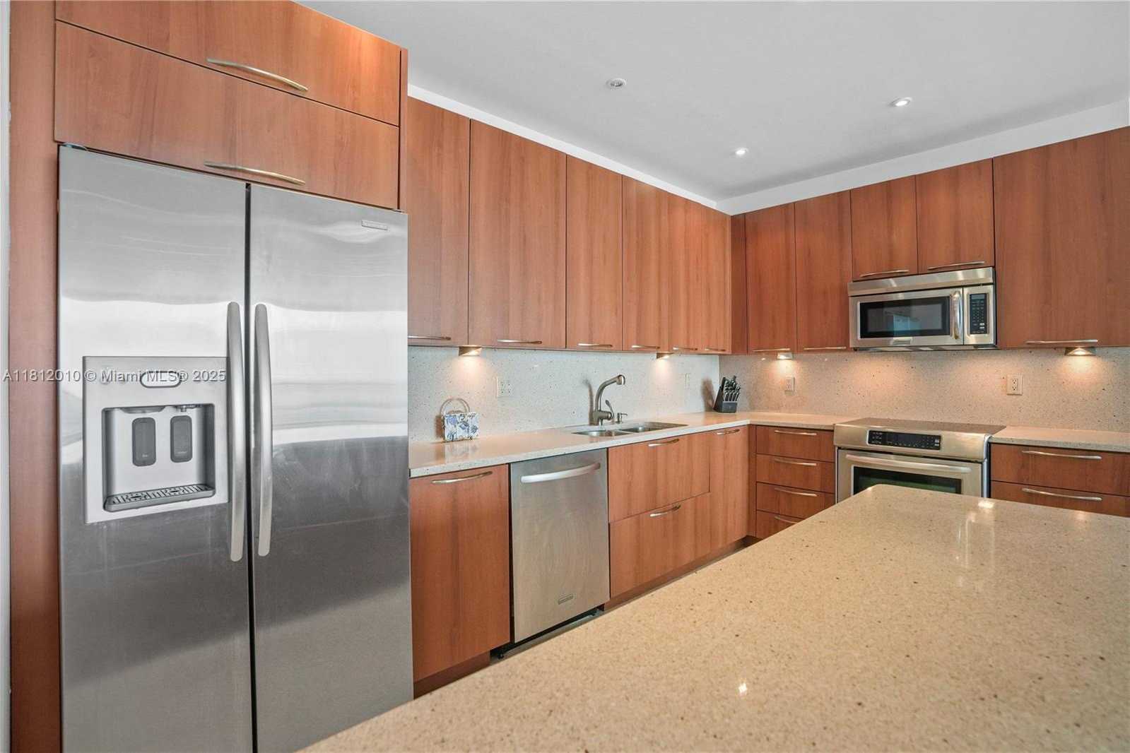Small Image of 19370 COLLINS AVE #PH-24, Sunny Isles Beach Number 3