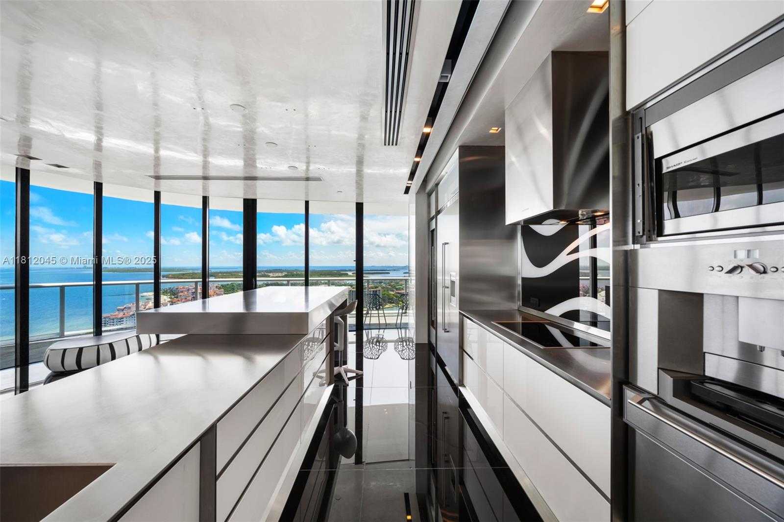 Small Image of 100 SOUTH POINTE DR #3003, Miami Beach Number 10