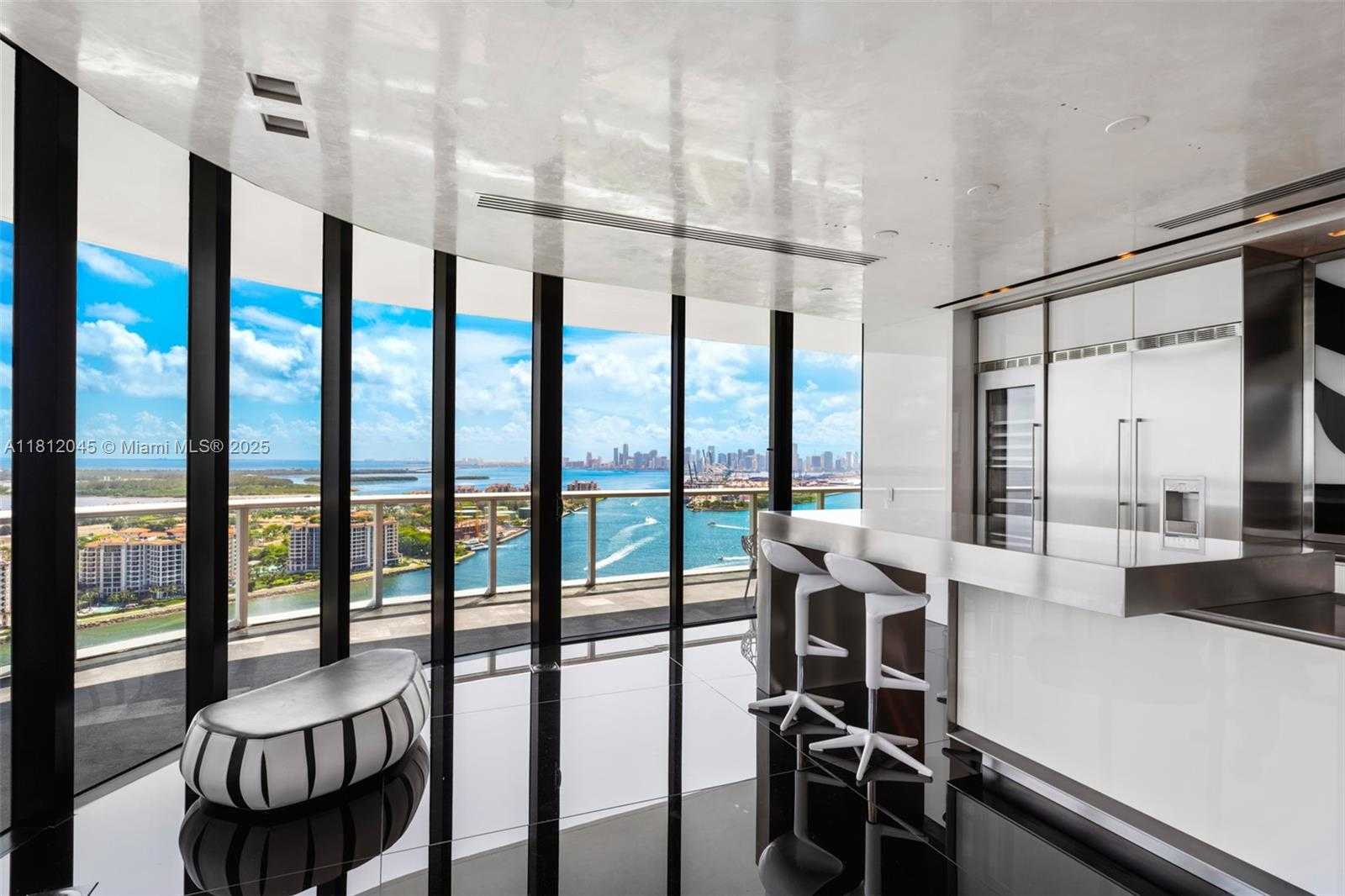 Small Image of 100 SOUTH POINTE DR #3003, Miami Beach Number 11
