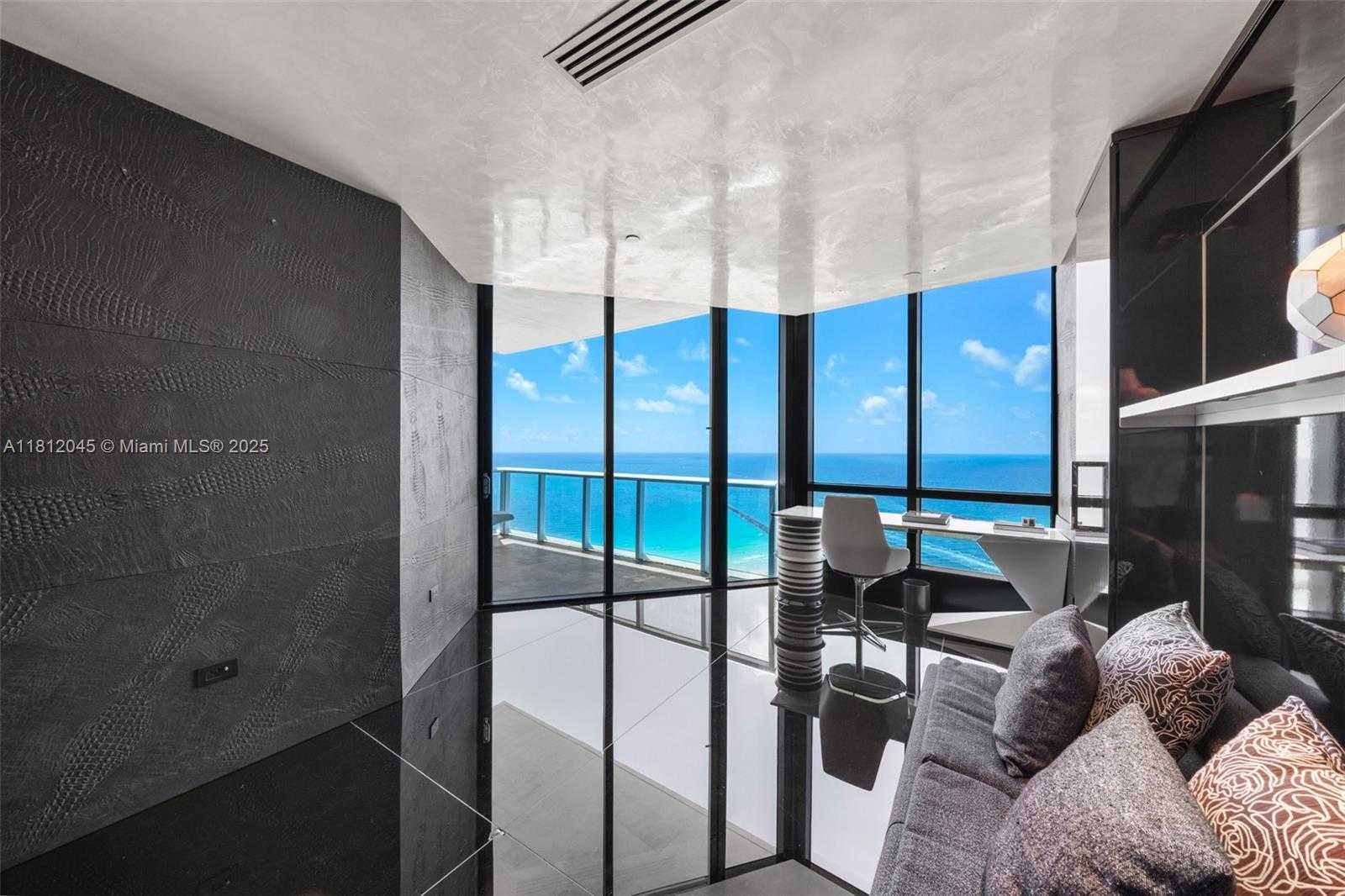 Small Image of 100 SOUTH POINTE DR #3003, Miami Beach Number 17