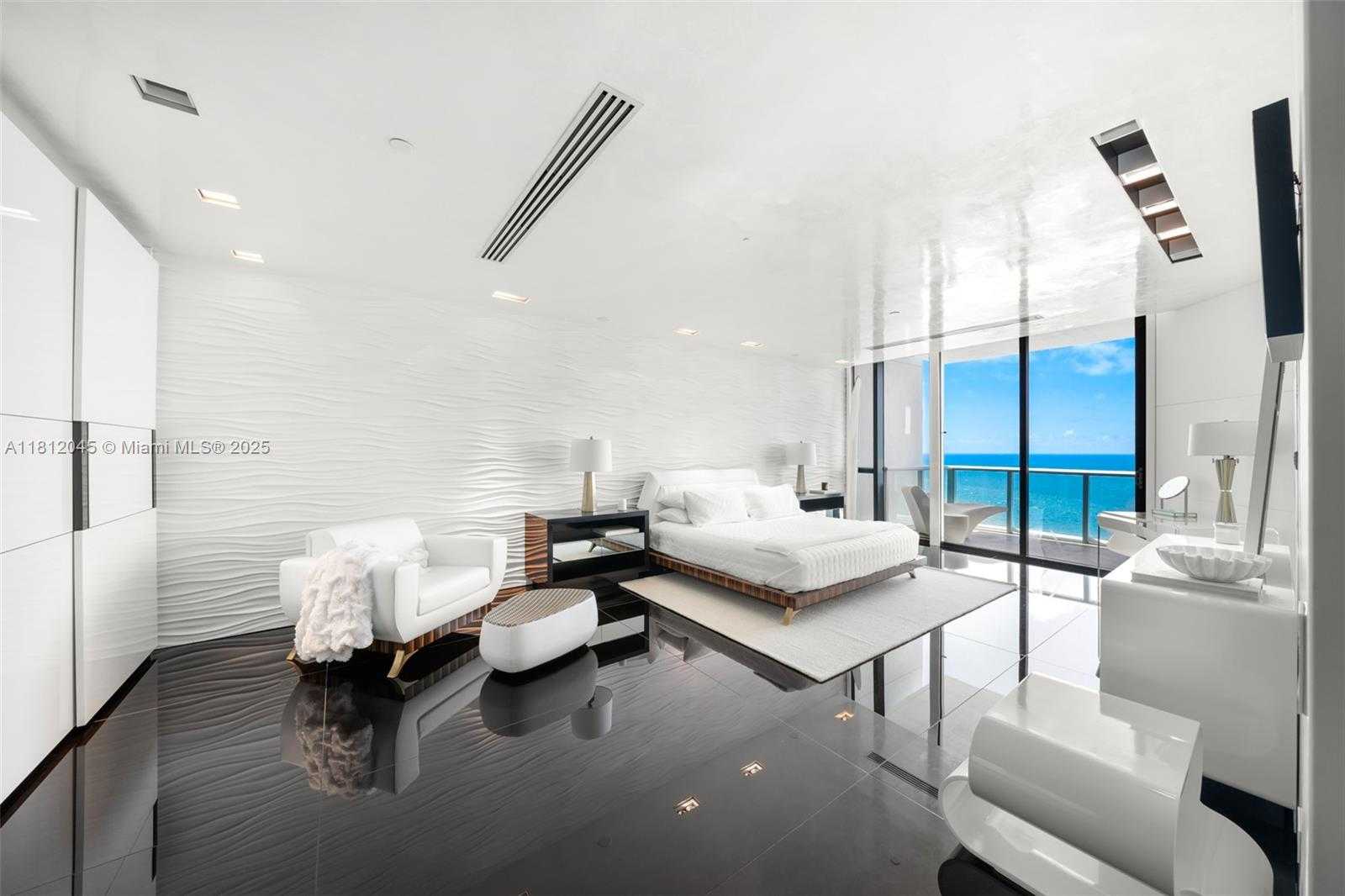 Small Image of 100 SOUTH POINTE DR #3003, Miami Beach Number 23