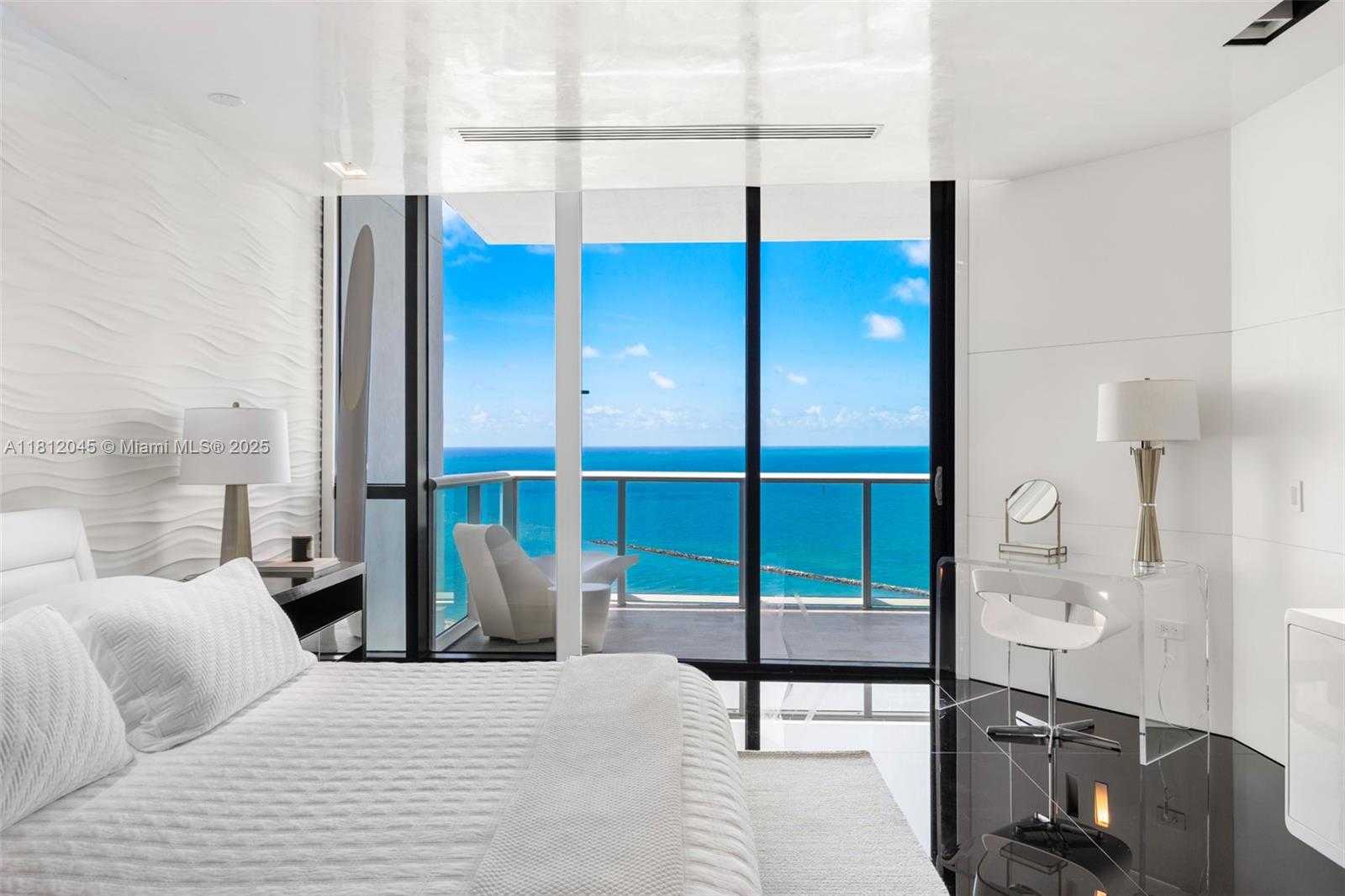 Small Image of 100 SOUTH POINTE DR #3003, Miami Beach Number 24