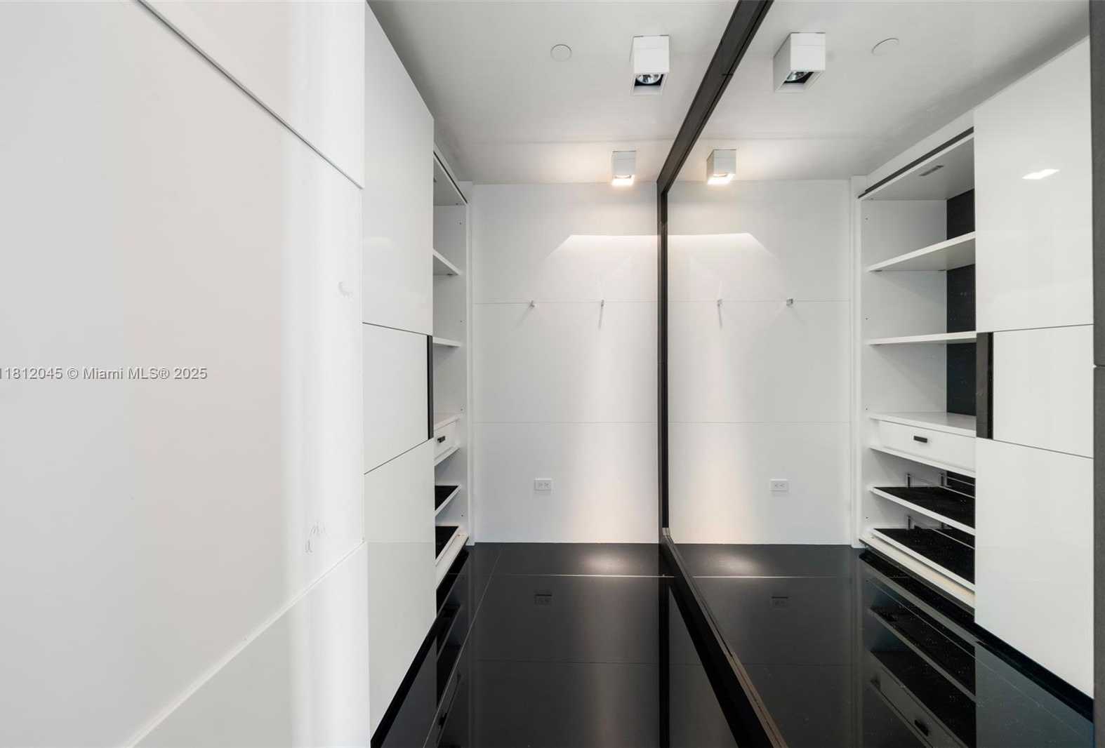 Small Image of 100 SOUTH POINTE DR #3003, Miami Beach Number 29