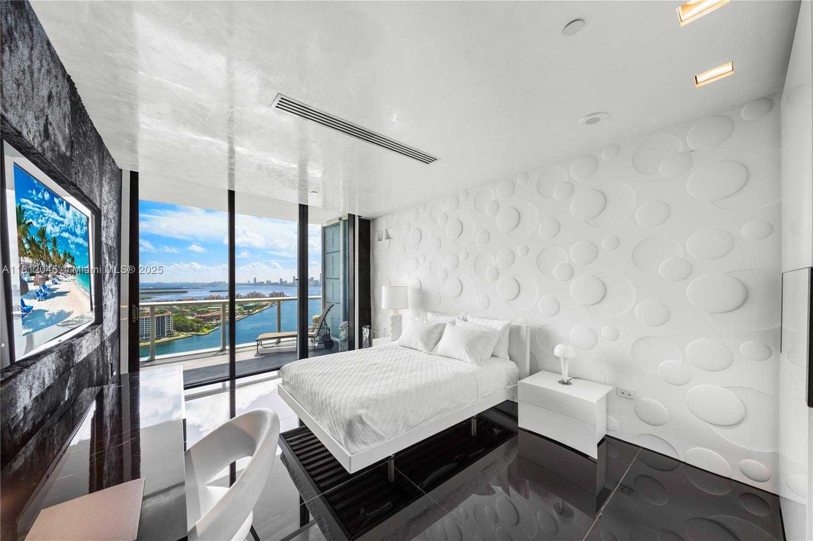 Small Image of 100 SOUTH POINTE DR #3003, Miami Beach Number 31