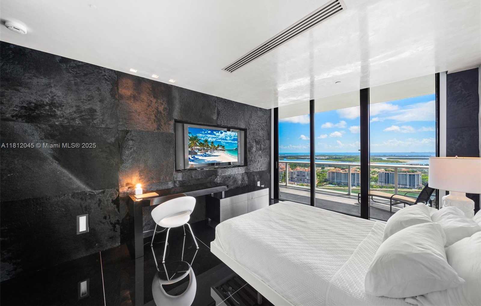 Small Image of 100 SOUTH POINTE DR #3003, Miami Beach Number 32