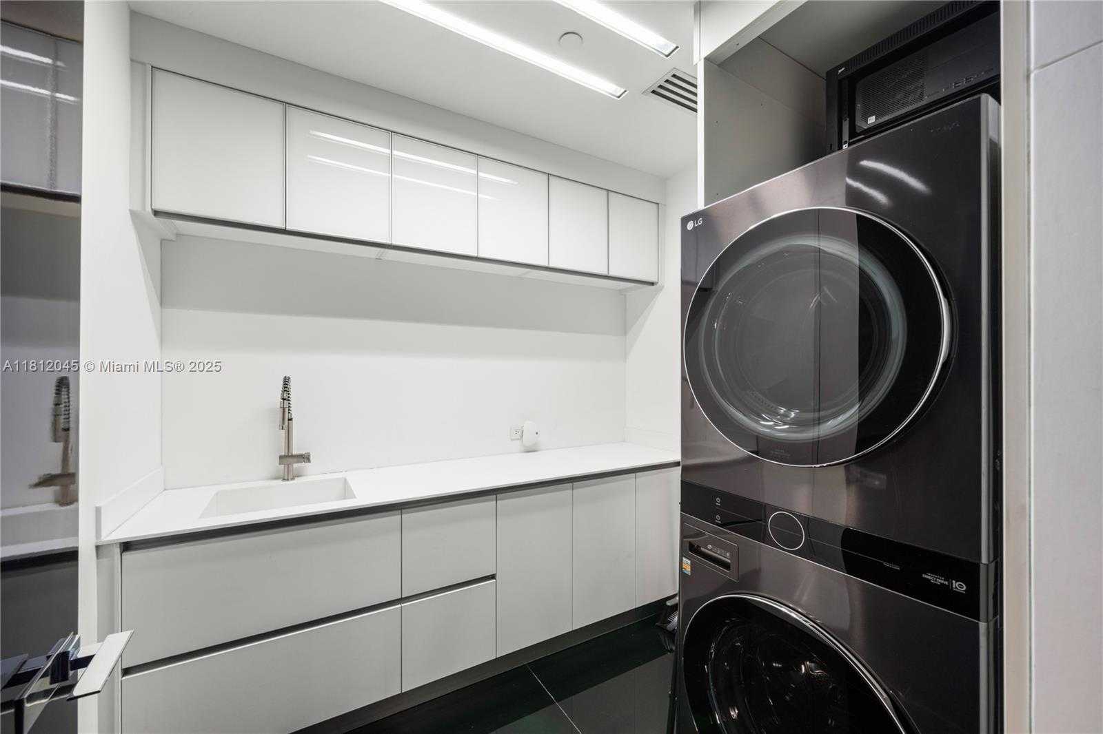 Small Image of 100 SOUTH POINTE DR #3003, Miami Beach Number 35