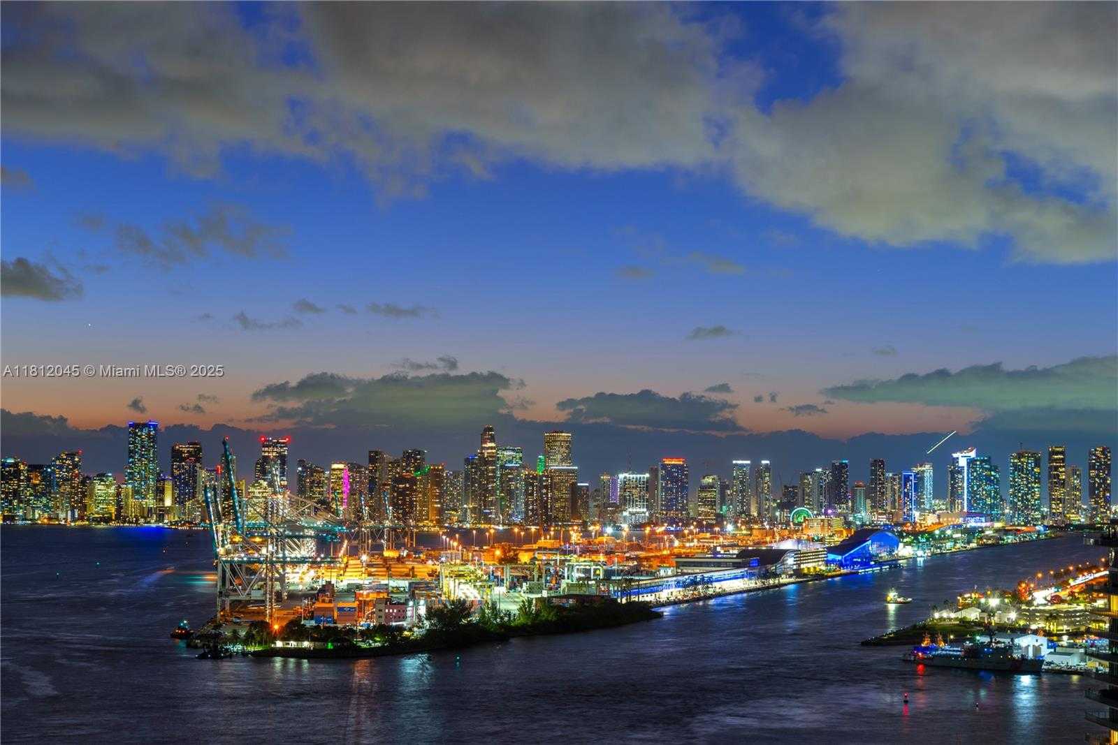Small Image of 100 SOUTH POINTE DR #3003, Miami Beach Number 39