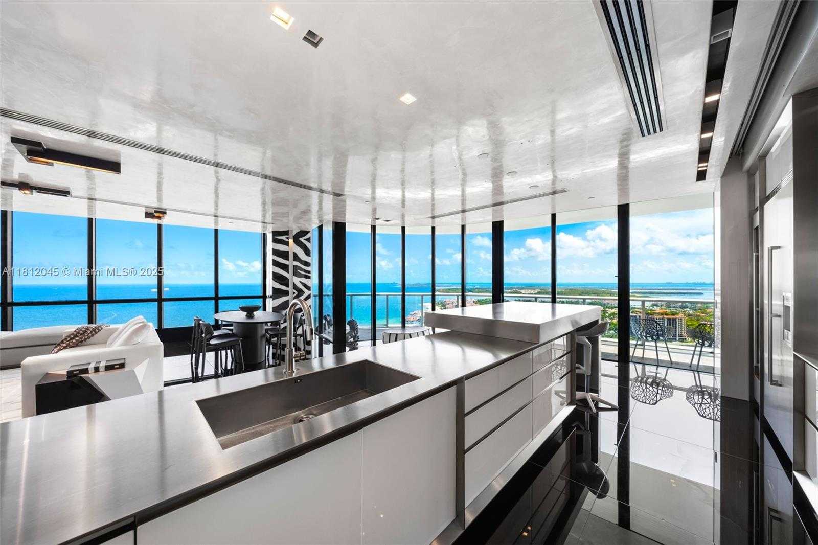 Small Image of 100 SOUTH POINTE DR #3003, Miami Beach Number 5