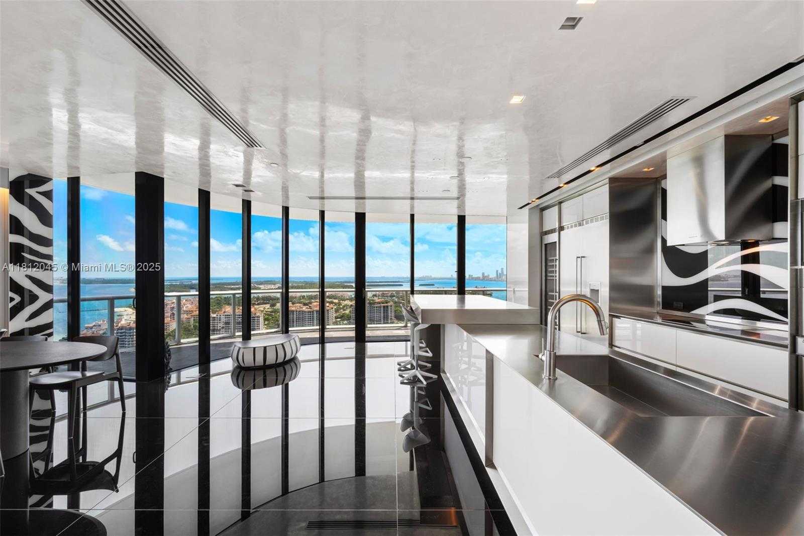 Small Image of 100 SOUTH POINTE DR #3003, Miami Beach Number 6