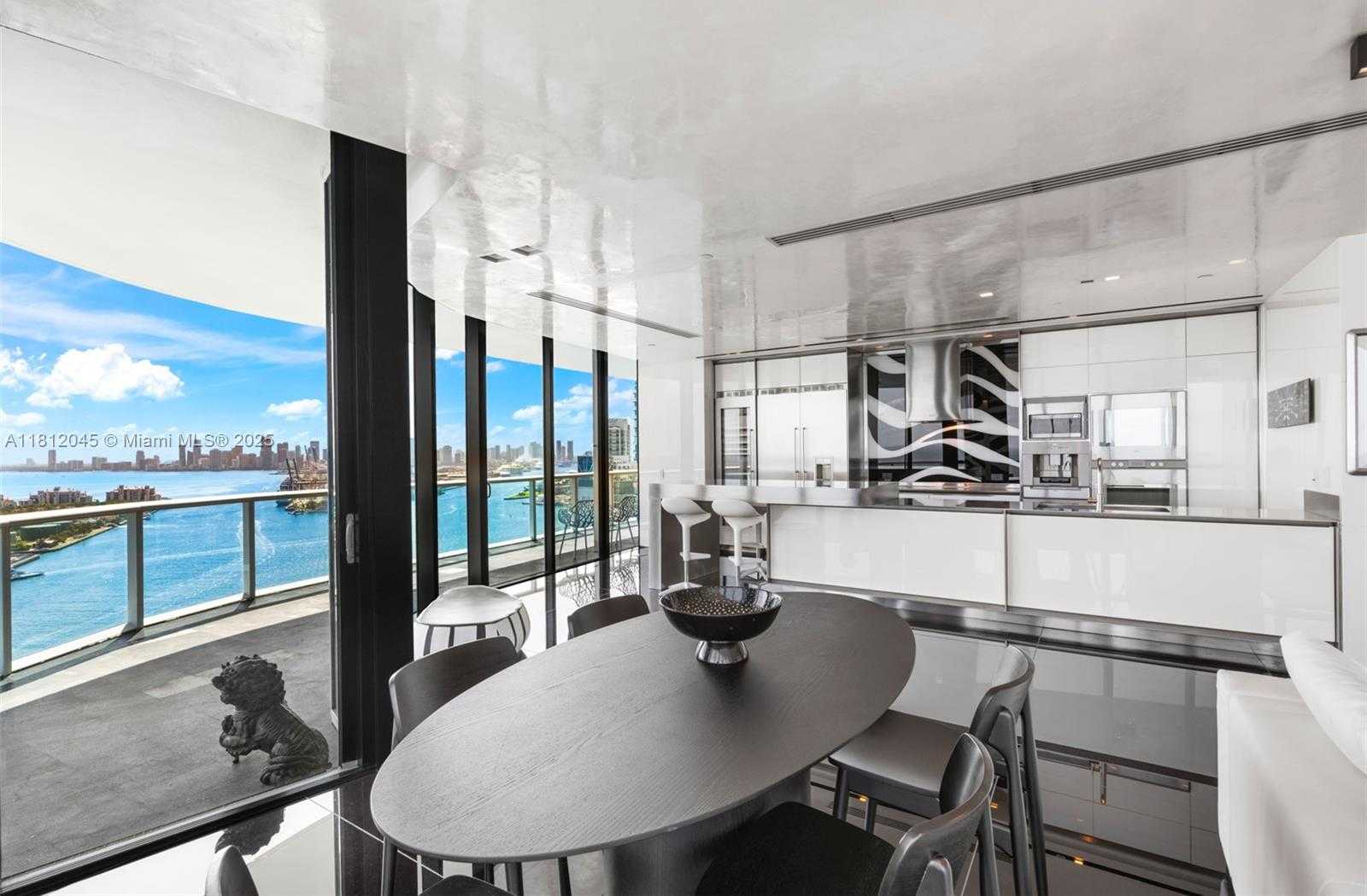 Small Image of 100 SOUTH POINTE DR #3003, Miami Beach Number 7